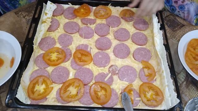 Очень вкусная пицца за 15 минут на лаваше.Быстрый и вкусный перекус.пицца на скорую руку без замеса