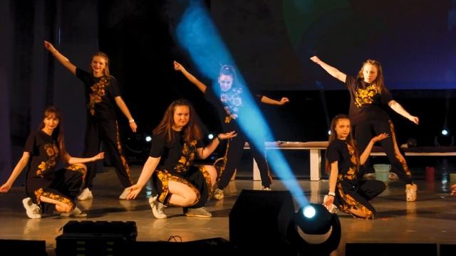 8 - Продавщицы на ярмарке смотреть онлайн