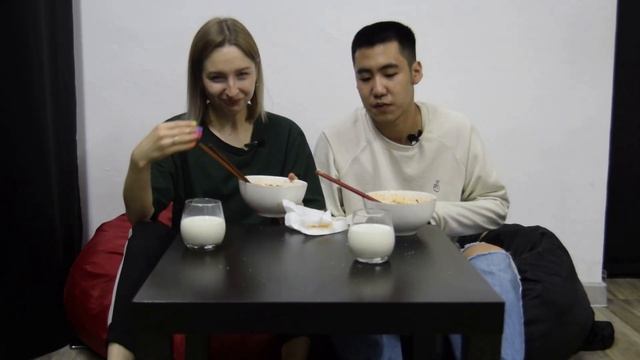 KDome: Пробуем острый корейский рамен | И пытаемся не умереть! смотреть онлайн