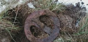 Выпал снег. Копаем метал на ферме