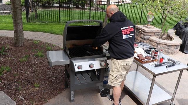 Caprese Burger Recipe | Blue Rhino and Operation BBQ Relief смотреть онлайн