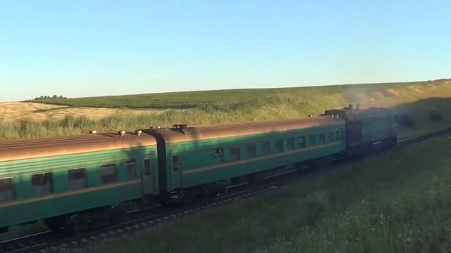Тепловоз 2ТЭ10Л-2303Б с поездом Кишинёв - Бессарабка смотреть онлайн