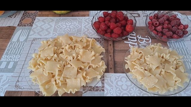Ну очень ленивые вареники с клубникой 😋🍓🍓🍓 смотреть онлайн