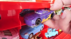 Давайте поищем Томику на большом корабле! 12 машин и Томика