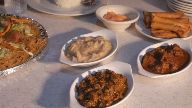 Filipino Street Food - BEST Karinderya LECHON KAWALI in Manila?! Filipino Food in the Philippines смотреть онлайн