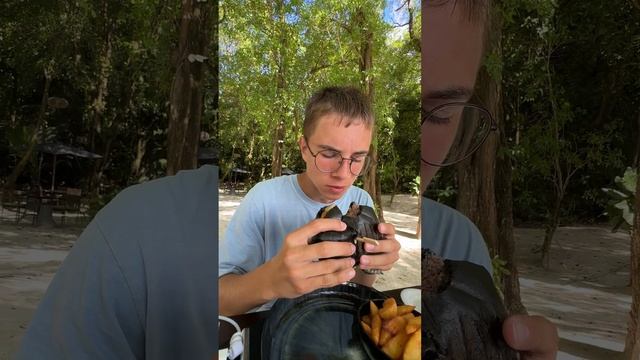 САМЫЙ ДОРОГОЙ БУРГЕР НА СЕЙШЕЛАХ! #крутойботан #дорогойбургер #имба смотреть онлайн