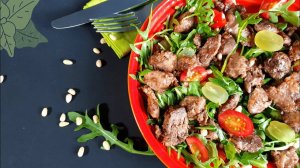 Теплый САЛАТ с куриной печенью / очень вкусная заправка / легкий обед