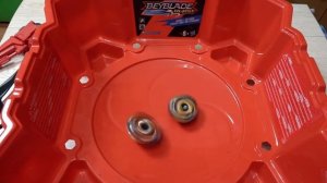 ЖЕСТЬ! ДЕД ФЕНИКС vs БАБУШКА ФАФНИР бэйблэйд берст в реальной жизни