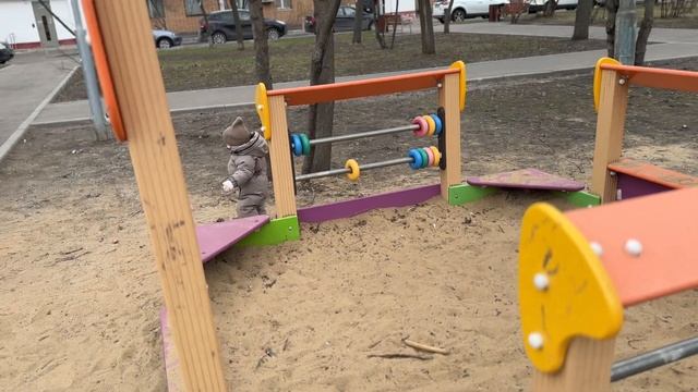 ПЕРВЫЙ РАЗ В ПЕСОЧНИЦЕ 😍 ГОТОВЛЮСЬ К ПЕРЕЕЗДУ НА ДАЧУ 🏠 МОЯ ПЕРВАЯ КОЛЯСКА ЛЮЛЬКА 😳 БЕЛАЯ?! 😱 смотреть онлайн