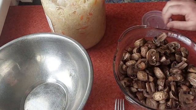 Шампіньйони мариновані з квашеною капустою, легко і швидко. смотреть онлайн