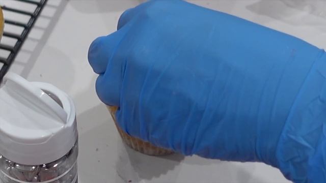 Designing a 6 Pack of Cupcakes | Pretty Buttercream Cupcake Ideas | How to Price Cupcakes & Cookies смотреть онлайн