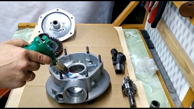 Сборка редуктора Днепр. Замена подшипников и сальников.