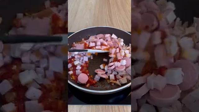 ОТ ТАКОЙ СОЛЯНКИ ЛЮБОЙ БУДЕТ В ВОСТОРГЕ! #shorts #рецепт #какприготовить смотреть онлайн