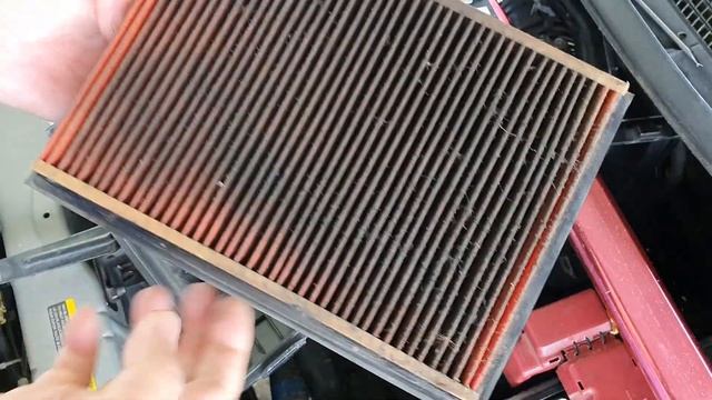วิธีถอดเปลี่ยนไส้กรองอากาศรถยนต์ Nissan March & Almera Change Air Filters смотреть онлайн