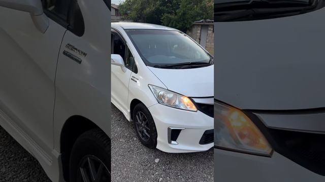 Honda Freed гибрид в наличии смотреть онлайн