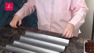 Перья/лепестки из шоколада при помощи металлической гребенки.