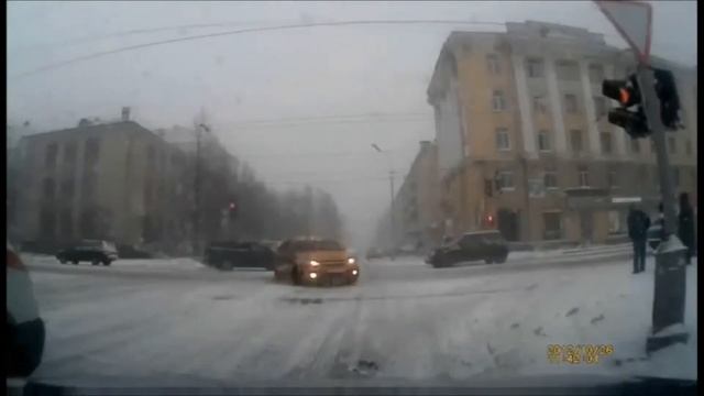 Первый снег и его последствия под хорошую музыку смотреть онлайн