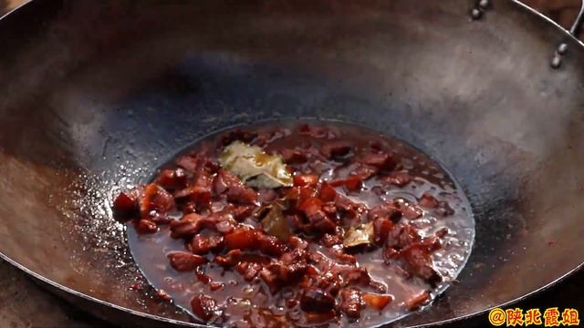 【陕北霞姐】猪肉这样吃最香了！放点梅干菜，不腥不腻又下饭，大口吃肉就是过瘾！ смотреть онлайн