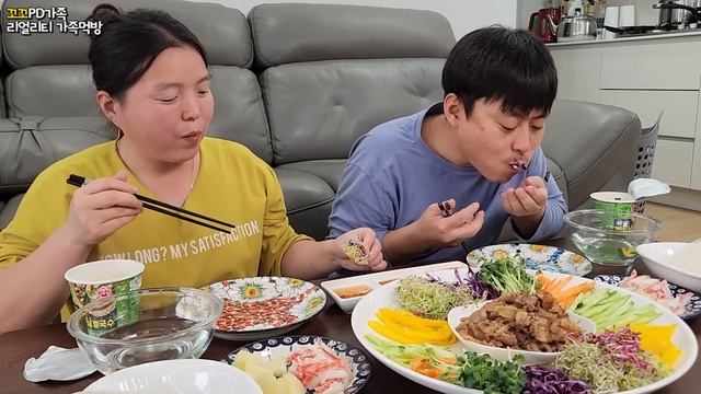 아삭한 채소 듬뿍! 월남쌈만들기😋👍(ft.베트남쌀국수,돼지불백)ㅣSpring Rolls & Vietnamese rice noodlesㅣMUKBANGㅣEATING SHOW смотреть онлайн