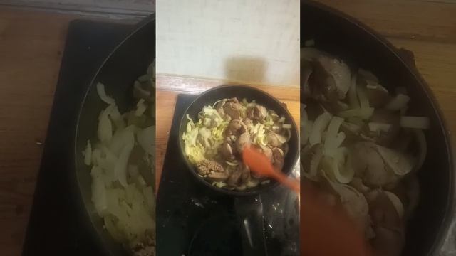 Печень с луком в сметанном соусе смотреть онлайн