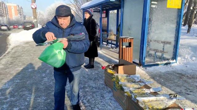 На остановке 7 марта.Мурманск. смотреть онлайн