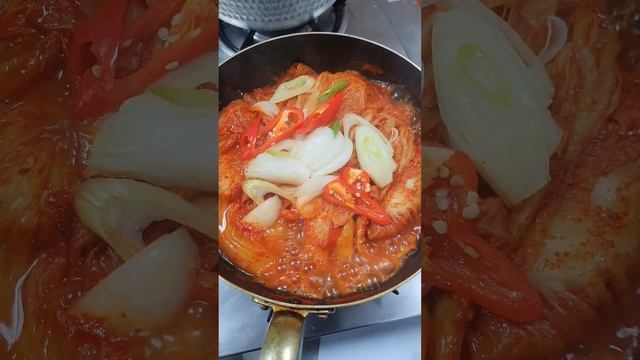 pork ribs Kimchi Soup 김치찌개 😋😋😋 смотреть онлайн