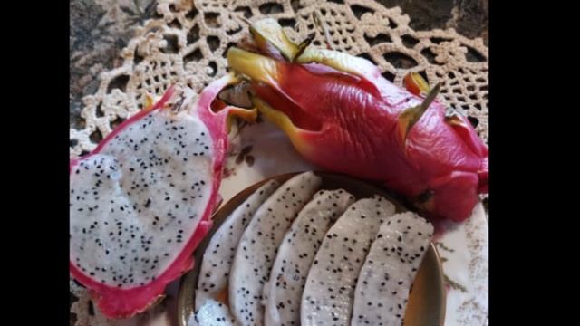 Земляника и Лисички - добыча из леса.