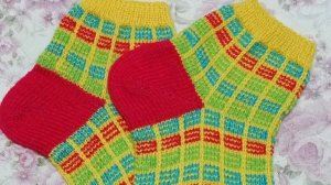 Веселые носочки из остатков пряжи спицами. Очень подробный МК .для НАЧИНАЮЩИХ!