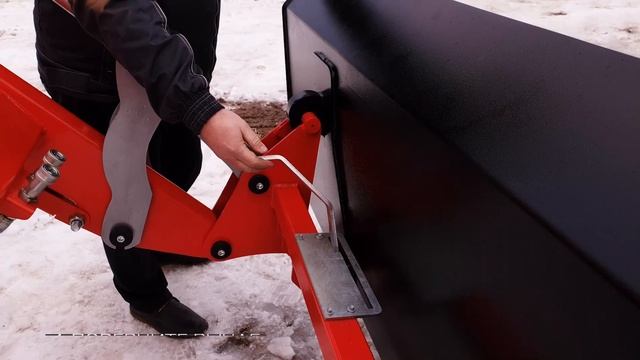 Как работает быстросъём рабочих органов на погрузчиках Универсал