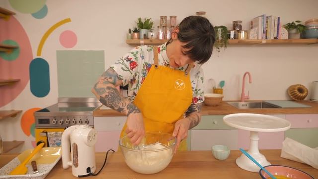 Lemon & Amaretti Jubilee Party Cake with wildflower decoration | Cupcake Jemma смотреть онлайн