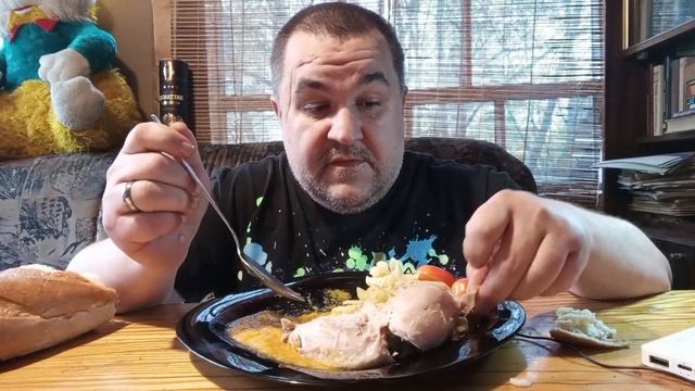 Обжор - курица отварная с макарохами, икра заморская, маринованный лук смотреть онлайн