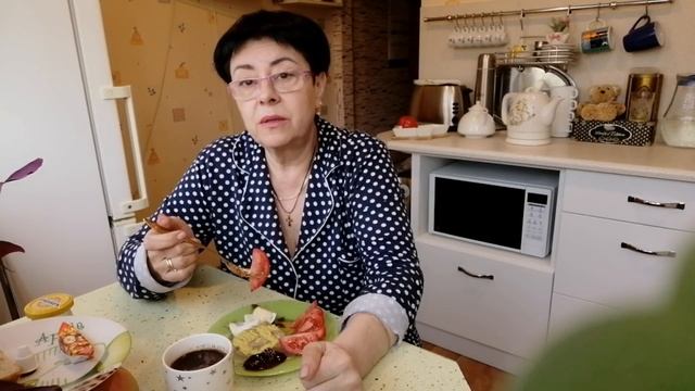 265.Мукбанг. Доедаю отцовский пасхальный холодец! 👍😊#жаннаэйвазова#влог#мукбанг#холодец#домашняяеда