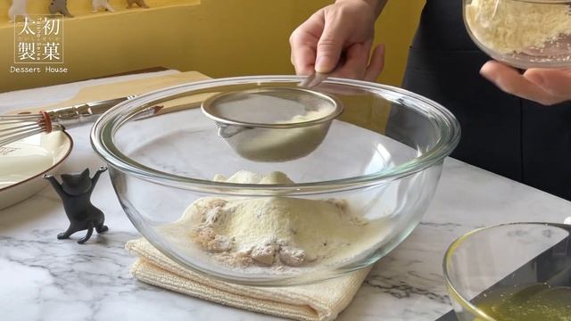 杏仁費南雪蛋糕 Financier｜焦化奶油香氣和杏仁香味完美交融，讓人垂涎三尺! 學會這道杏仁費南雪蛋糕，輕鬆成為蛋糕達人~ смотреть онлайн