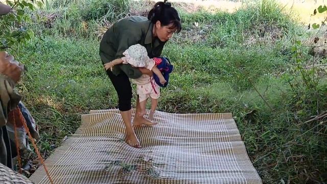 The two brothers were kicked out of the house by their mother and had to make ends meet смотреть онлайн