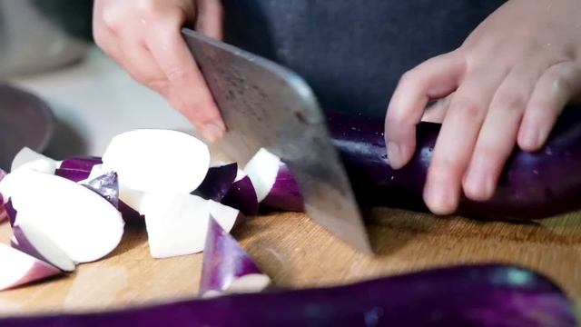 今晚的兩道菜，看起來都很有食欲，看看孩子怎麼評估 | A delicious recipe for eggplant and potatoes! Kids love them! смотреть онлайн