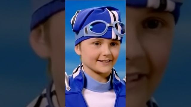 ЖИТЕЛИ ПОБЕЖАЛИ МАЛЕНЬКОГО СПОРТАКУСА ИЗ КОМПОТА 5 СПОСОБОВ КАК ЗАТРОЛИТЬ ЖИТЕЛИ - МЕМ смотреть онлайн