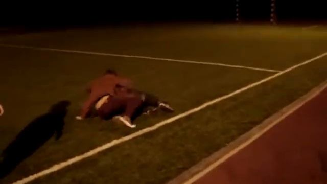 Нападение девушки сверху смотреть онлайн