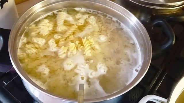 Меню на день. Наготовила: чечевичный суп, котлеты с сыром, макароны, какао, блинчики и налистники смотреть онлайн