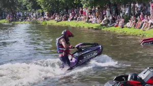 Стоячие гидроциклы и трюки на гидроциклах ZaxJet на фестивале Hydroflyfest райдер Давида Джологуа