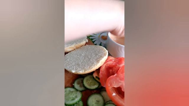 Как приготовить бургер дома кулинария #бургер #кулинария #бургердома #ням #котлетадлябургера #повар