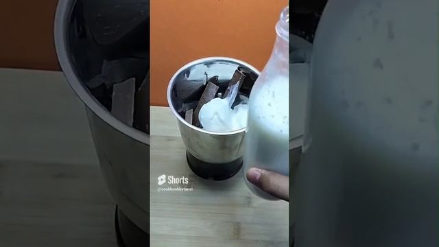 KitKat Chocolate MilkShake #kitkatchocolate #kitkatmilkshake #kitkat #shorts #shortsfeed #viral