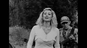 Ирина Барыбина "Для солдат"
Эпизод фильма "Канонада"