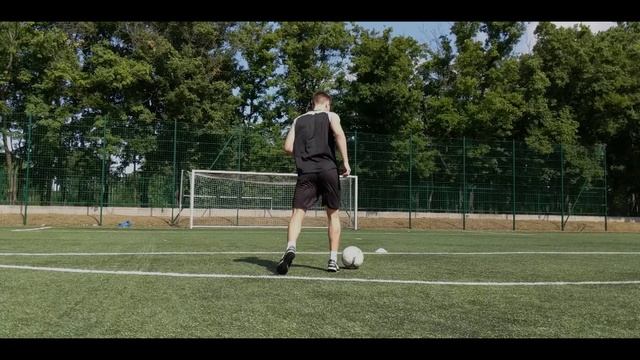 КАК УБРАТЬ НА ЗАМАХЕ В ФУТБОЛЕ | HOW TO PREVENT A FAILURE IN FOOTBALL смотреть онлайн
