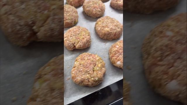 обед по правилу тарелки / котлетки с кабачком #чтояем#кабачки#рецептыизкабачков#правилотарелки#пп смотреть онлайн