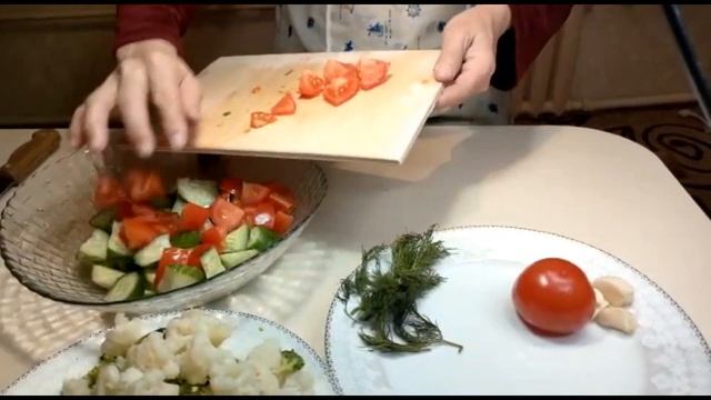 Ғажайып, өте жеңіл салат түрлітүсті қырыққабат пен броколиден смотреть онлайн