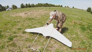 Модель Skywalker X8. Запуск с катапульты.