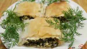 Пирог с творогом, чесноком и зеленью