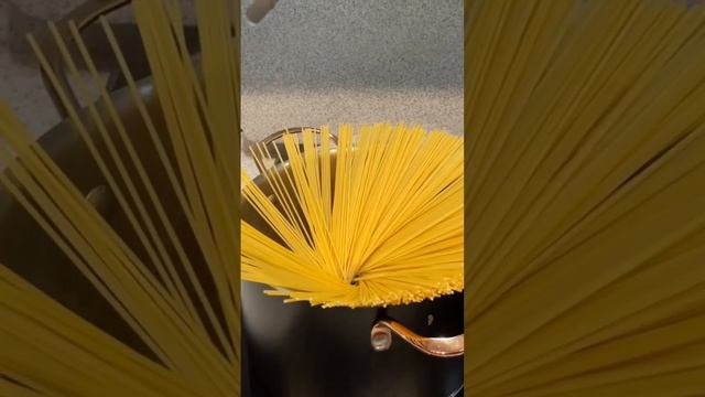 Паста с креветками/ креветки/ вкусный рецепт #shorttrendingvideo#pasta#pastarecipe#рецепты#паста смотреть онлайн