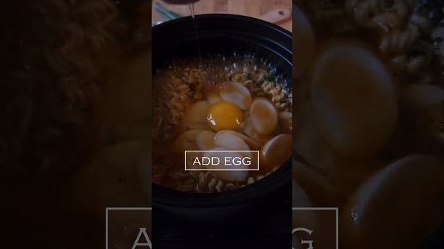 My FAVORITE way to eat Korean instant RAMEN recipe #shorts смотреть онлайн