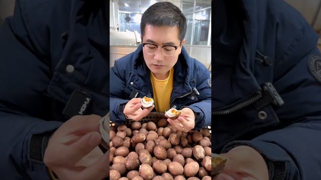 微山湖烤咸鸭蛋#烤鸭蛋 #寻味 #咸鸭蛋